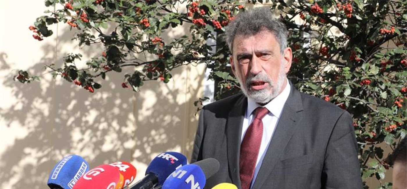 Fuchs: Nastava se i dalje održava u školama